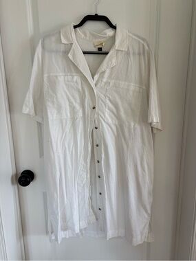 Universal Threads White Short-Sleeve Button-Down Dress